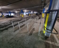 Kärusuunaja kauplusesse või parkimismajja